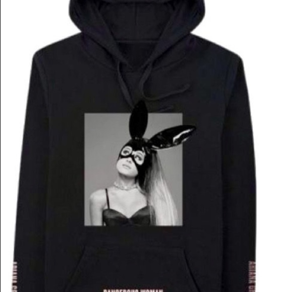 Looking for Ariana grande sweatshirts!!👏😊